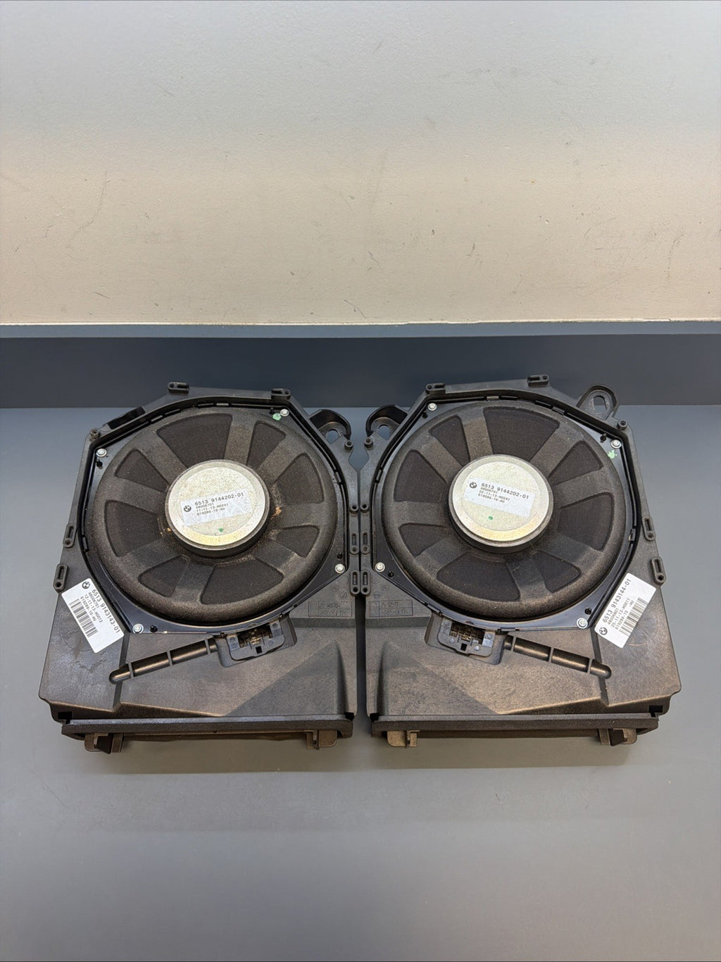 11-15 BMW X1 E84 FRONT LEFT & RIGHT HI-FI SUBWOOFER SET 9143143 9143144