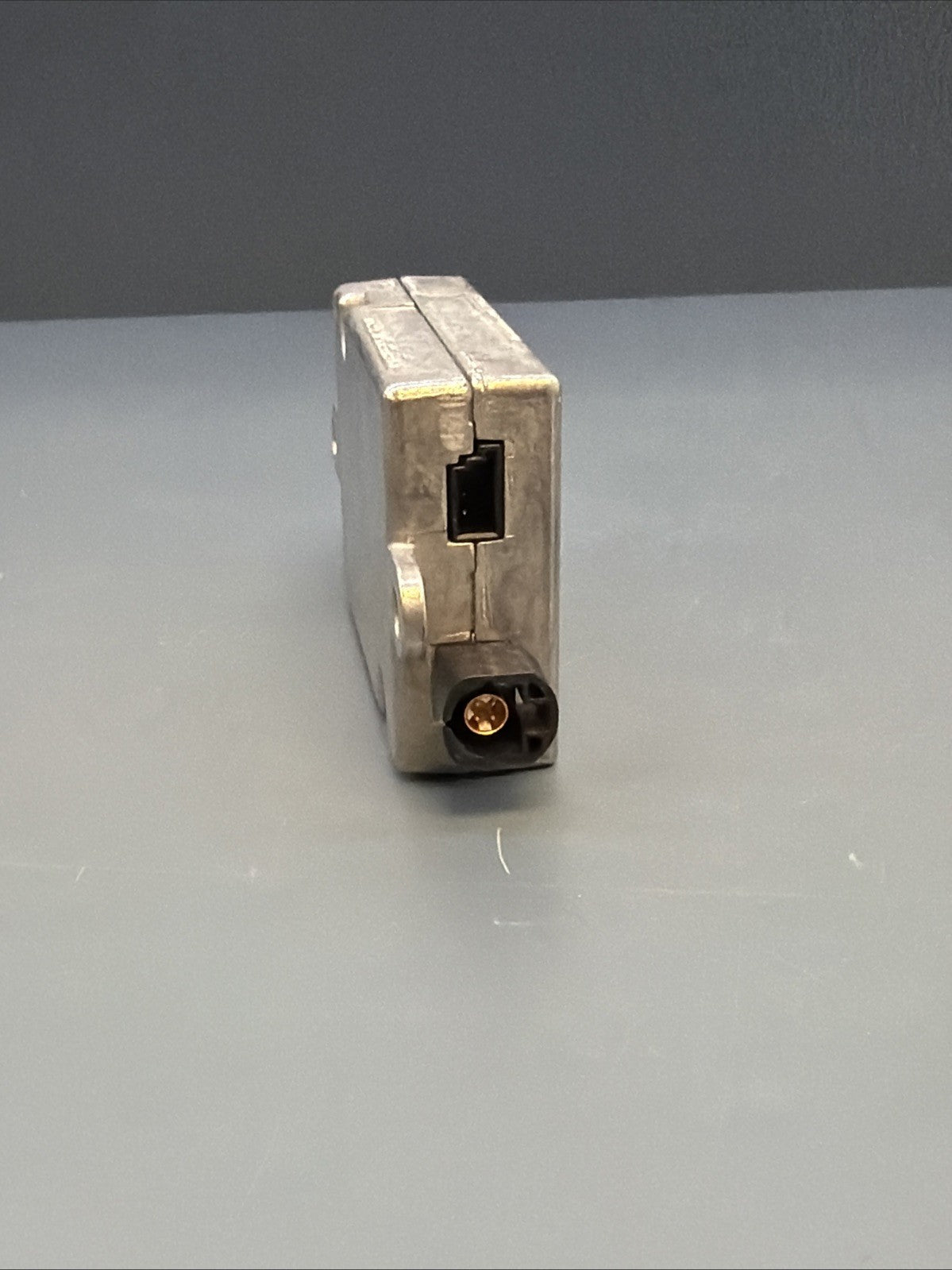 2009 2010 BMW 535i xDrive Radio Antenna Signal Amplifier Control Unit 9123739