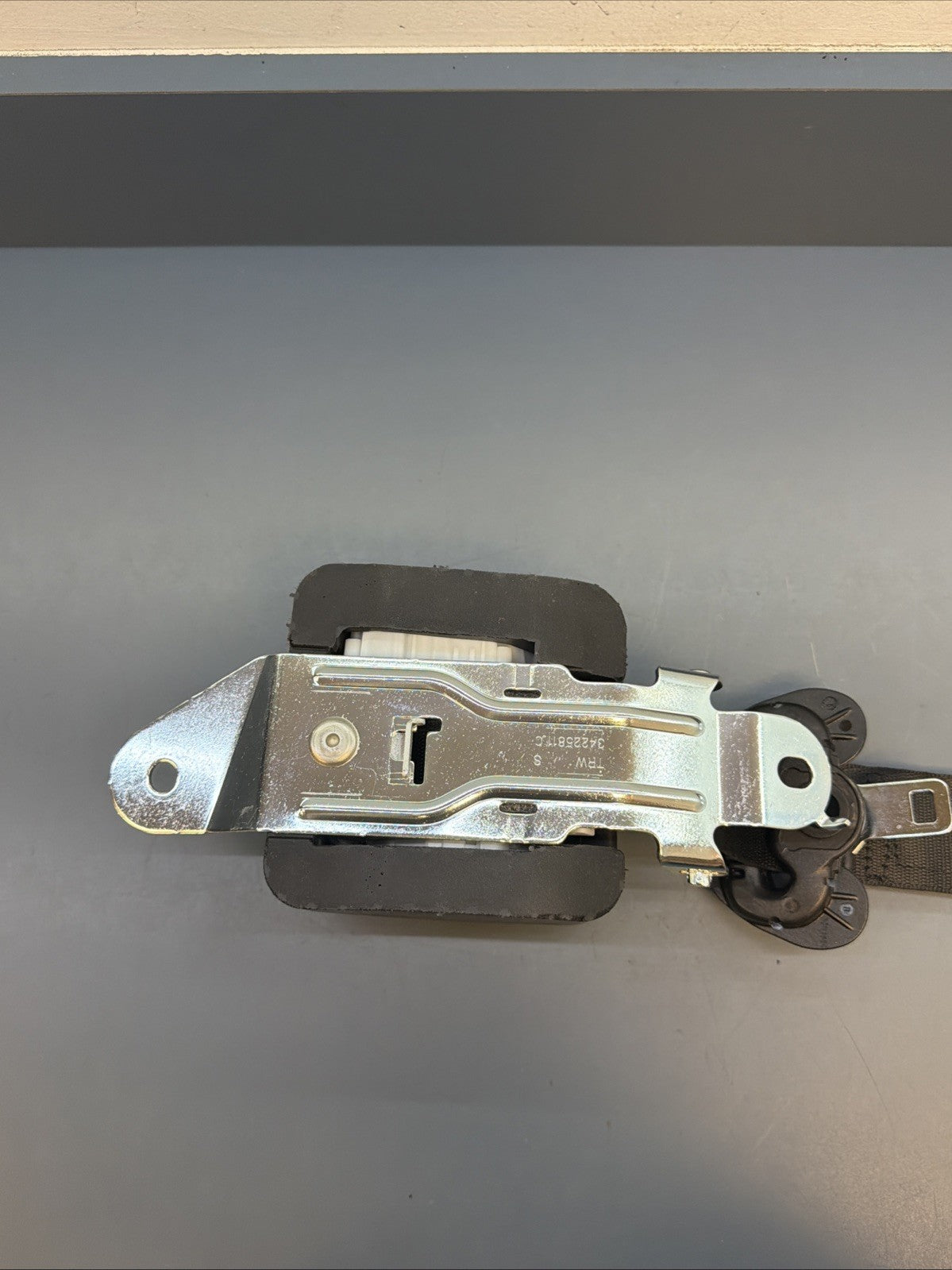 2018 - 2023 BMW X2 F39 REAR RIGHT SIDE SEAT BELT SEATBELT RETRACTOR OEM 7422967