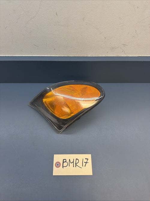 02 - 05 BMW 3-SERIES RIGHT PASSANGER TURN SIGNAL INDICATOR PARK CORNER 7165860