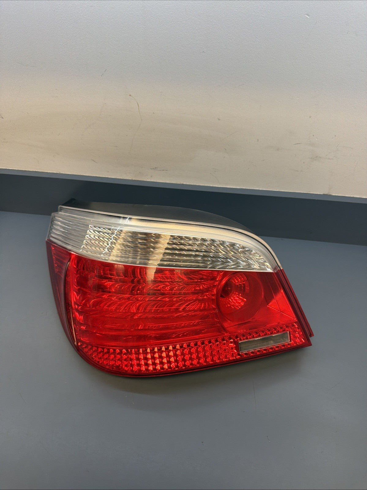 2004-2007 BMW 525i 530i LEFT DRIVER SIDE TAIL LIGHT TAILLIGHT BRAKE LAMP 6923305