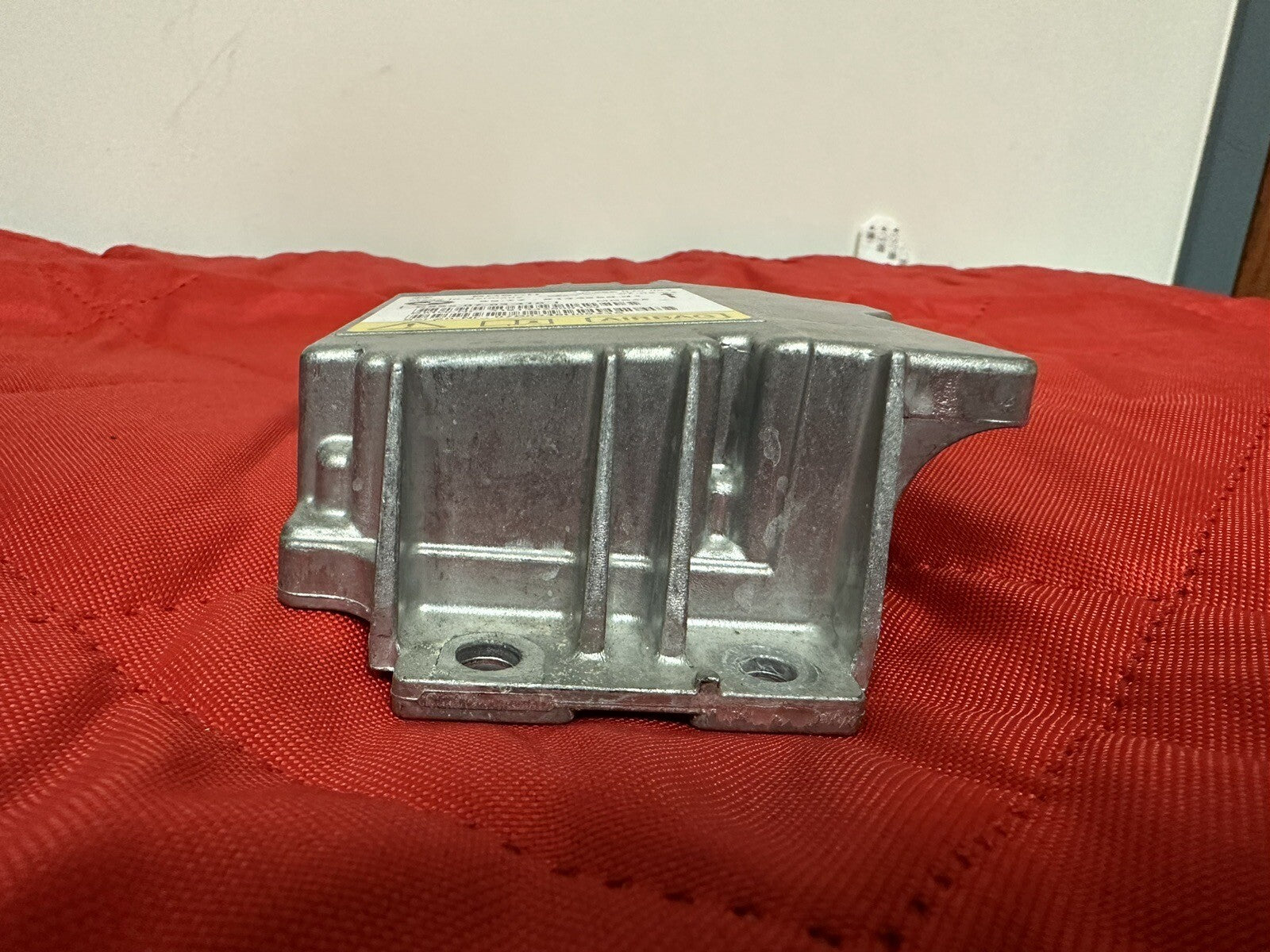 06-13 BMW E90 E92 CENTER MAIN SRS ICM CONTROL SAFETY MODULE UNIT OEM 6942912