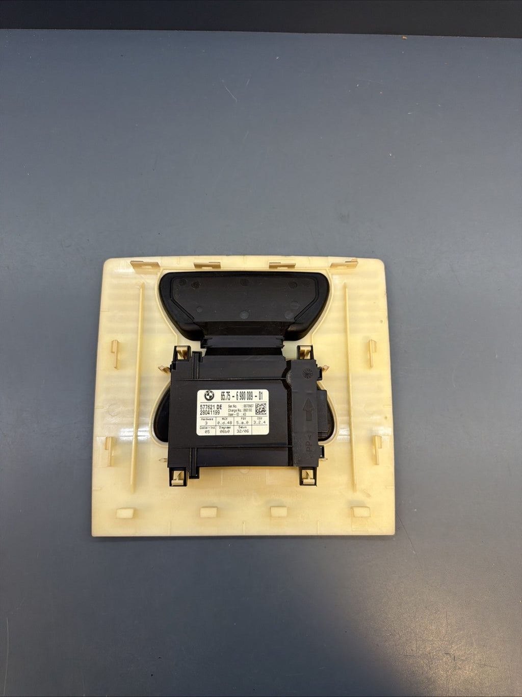 04-2010 BMW E60 Ultrasonic Alarm Motion Sensor Module W/ Trim OEM 6980089 BEIGE