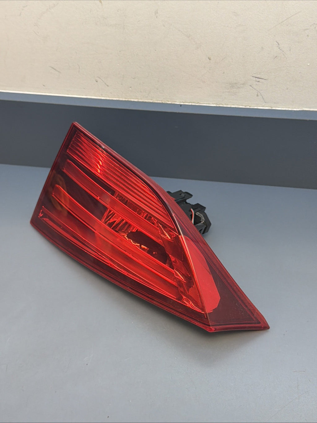 2012-2015 BMW E84 X1 REAR RIGHT INNER TAIL LIGHT ASSEMBLY OEM 2990114