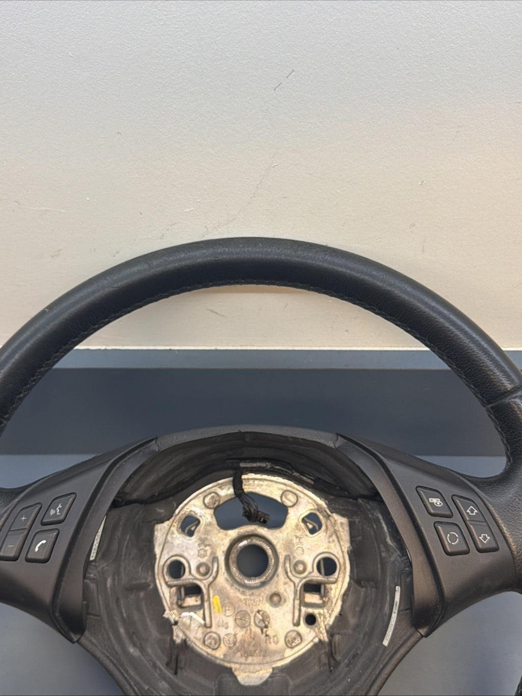 2006–2011 BMW 325i E90 STEERING WHEEL W/ CONTROL SWITCHES OEM 6959893-01 6764547