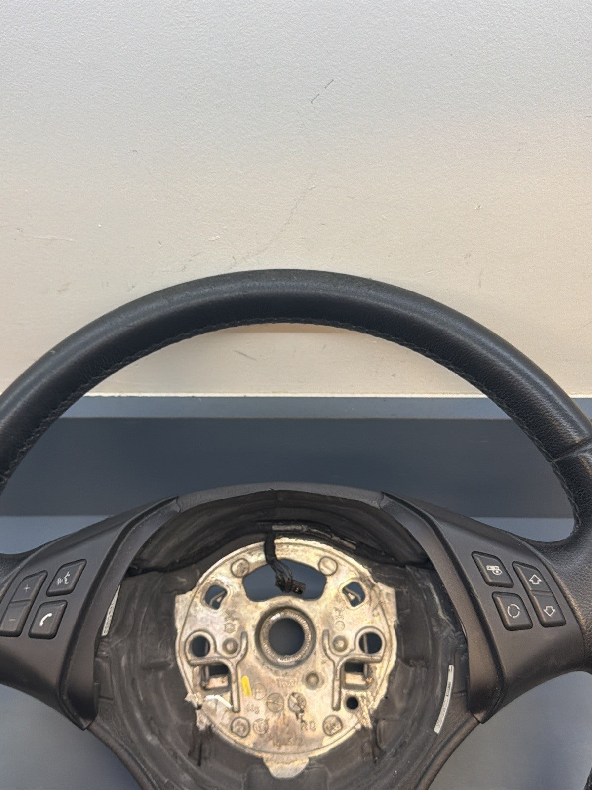 2006–2011 BMW 325i E90 STEERING WHEEL W/ CONTROL SWITCHES OEM 6959893-01 6764547