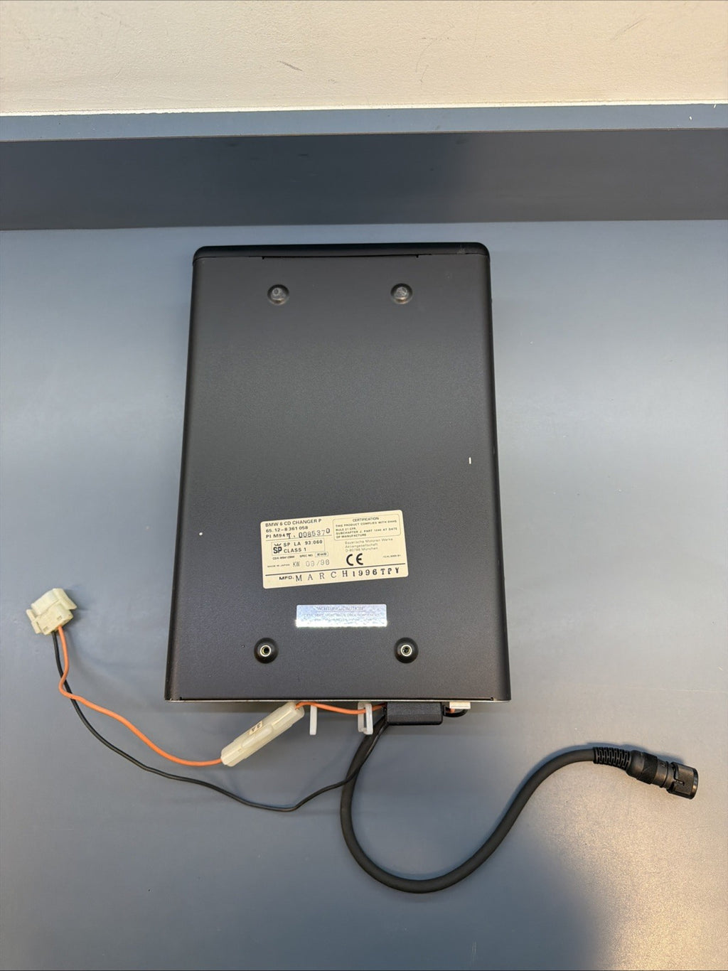 BMW 6 DISK CD Changer E38 740i OEM 65.12-8361058
