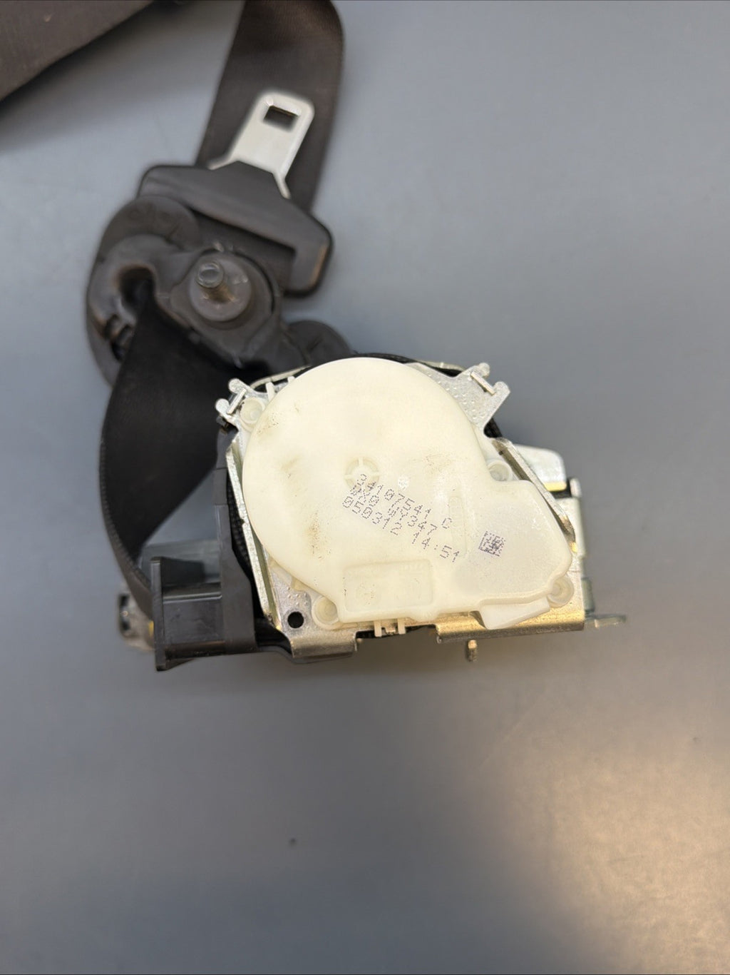 12-18 BMW F30 320i 328i 335i Front Right Passenger Side Seatbelt 34107541 OEM