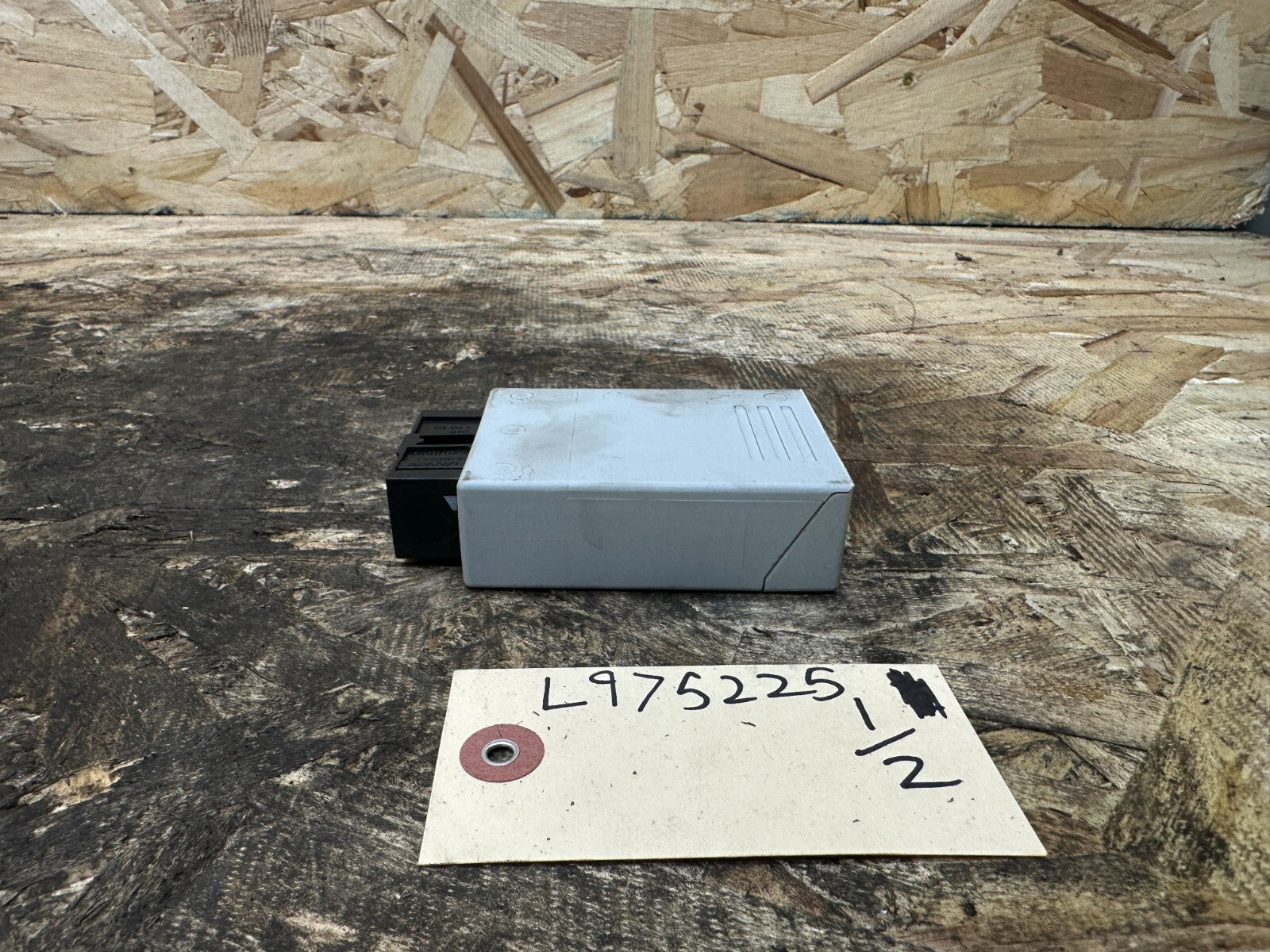 BMW 11-17 F25 X3 F30 3 SERIES F10 5 SERIES TOWING CONTROL MODULE OEM 6850496