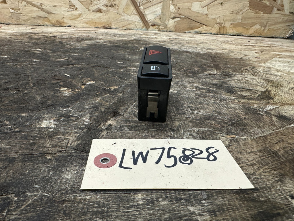 BMW 2002-2008 E85 E86 Z4 CENTRAL LOCKING + EMERGENCY HAZARD SWITCH OEM 8368920