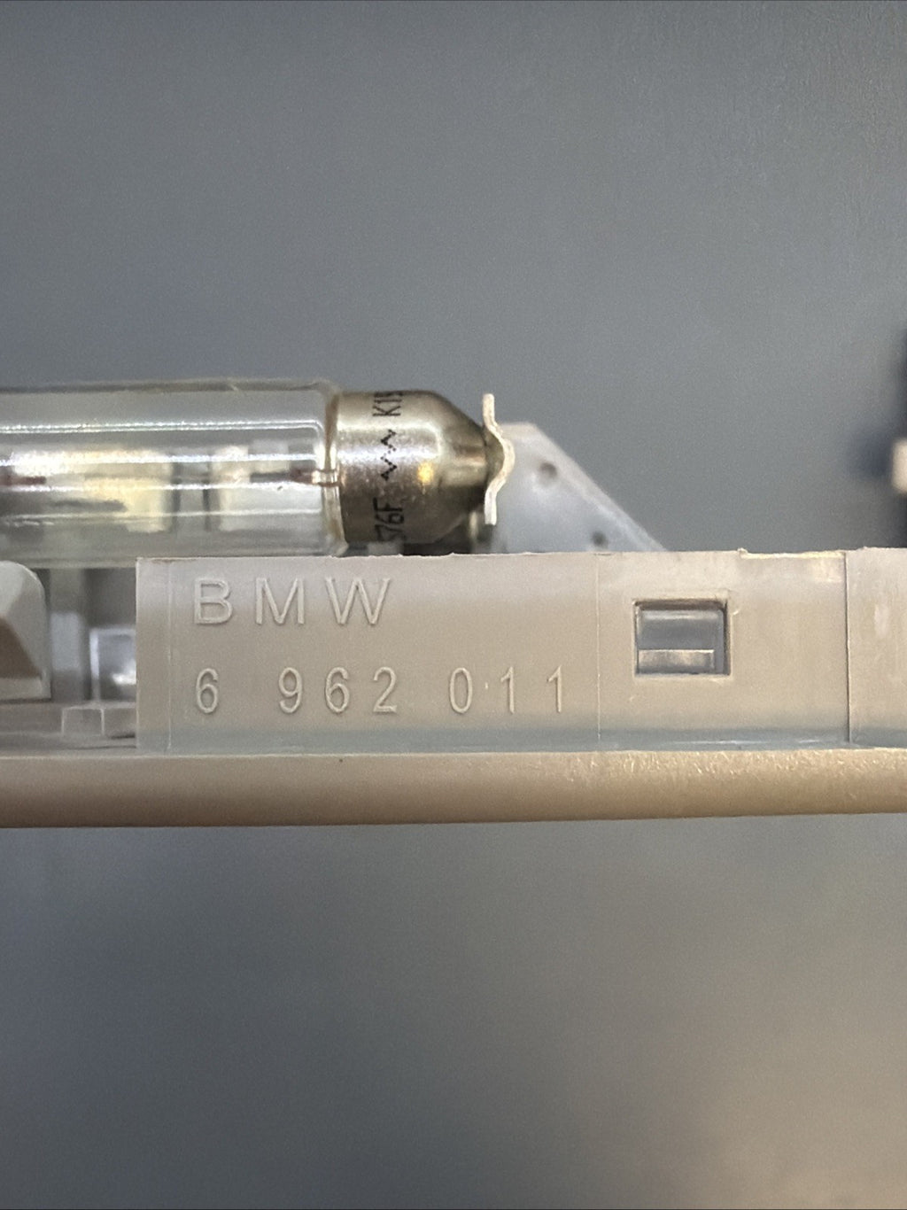 13-15 BMW X1 E84 FRONT LEFT RIGHT SIDE SUN VISOR INTERIOR LIGHT LAMP 6962011