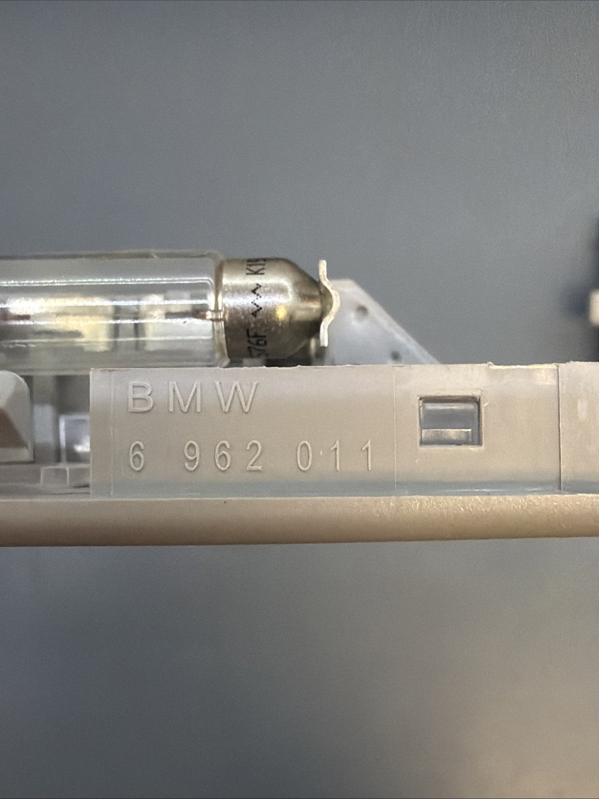 13-15 BMW X1 E84 FRONT LEFT RIGHT SIDE SUN VISOR INTERIOR LIGHT LAMP 6962011
