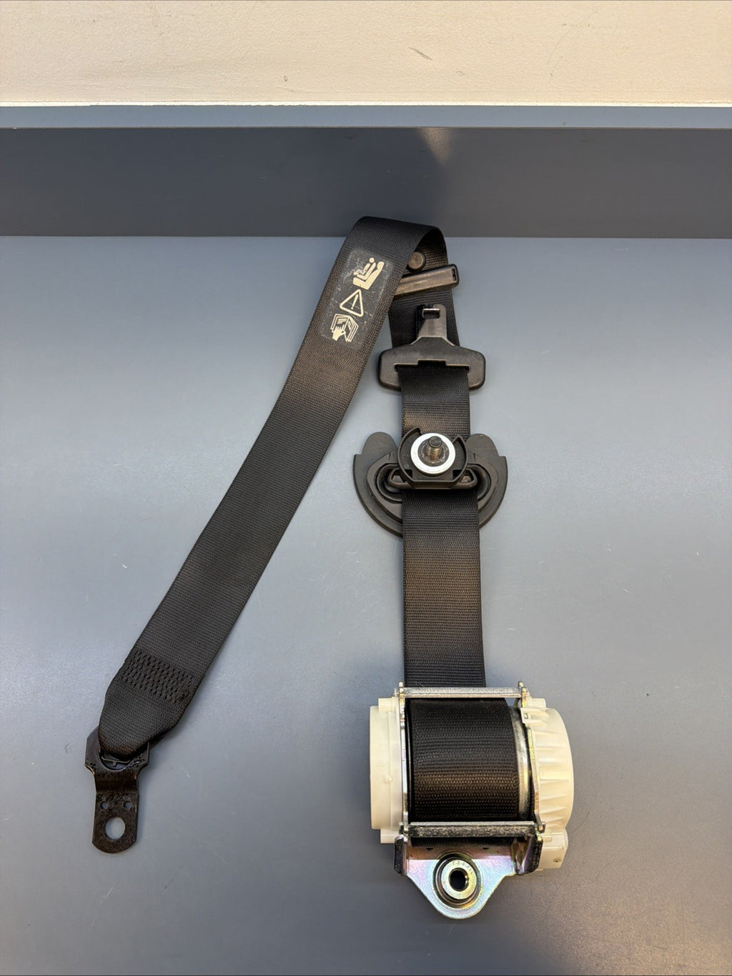 2004 - 2010 BMW X3 E83 Right Front Seat Belt Retractor 34003072B OEM PASSANGER