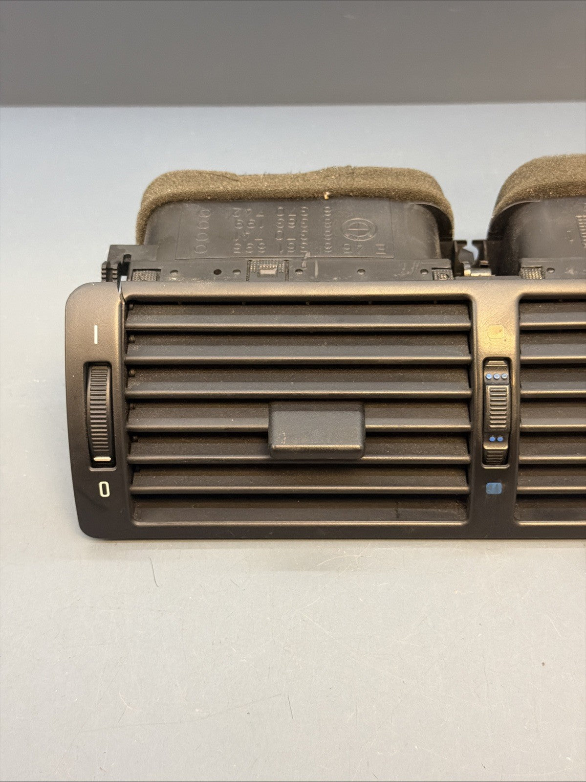 Genuine BMW E39 E46 Center Dash Air Vent Grill Assembly 8391179