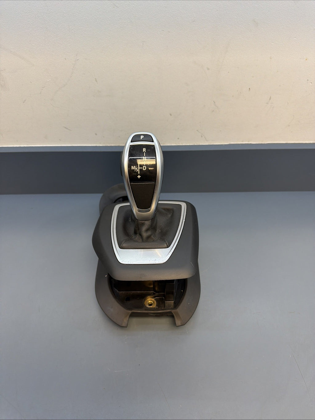BMW 11-15 E84 X1 AUTOMATIC TRANSMISSION GEAR SHIFTER SELECTOR OEM 9260295