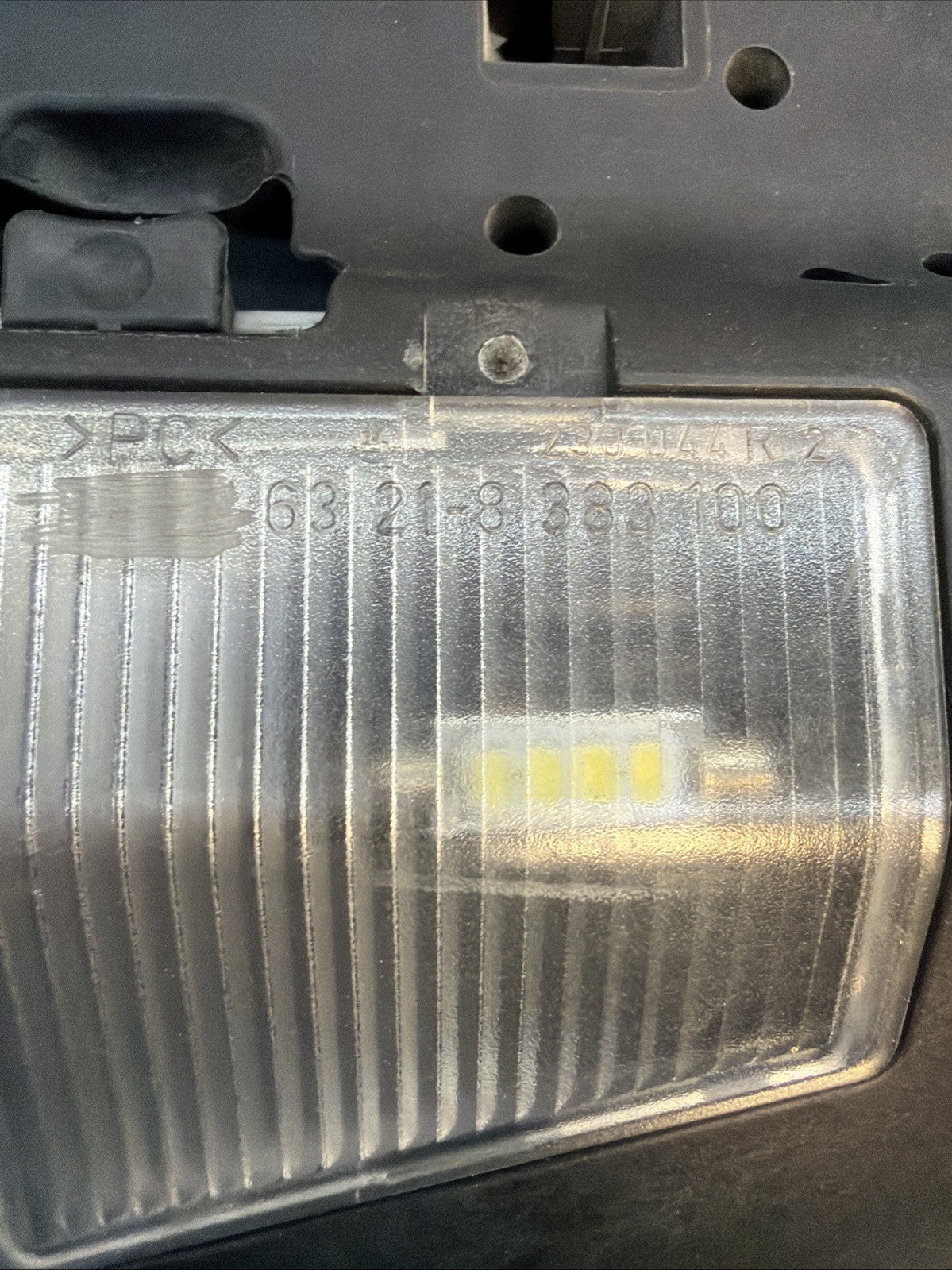 99-01 BMW 3 E46 Tail Light PASSANGER SIDE Red & Clear 4D AFTERMARKET BM024-U2002