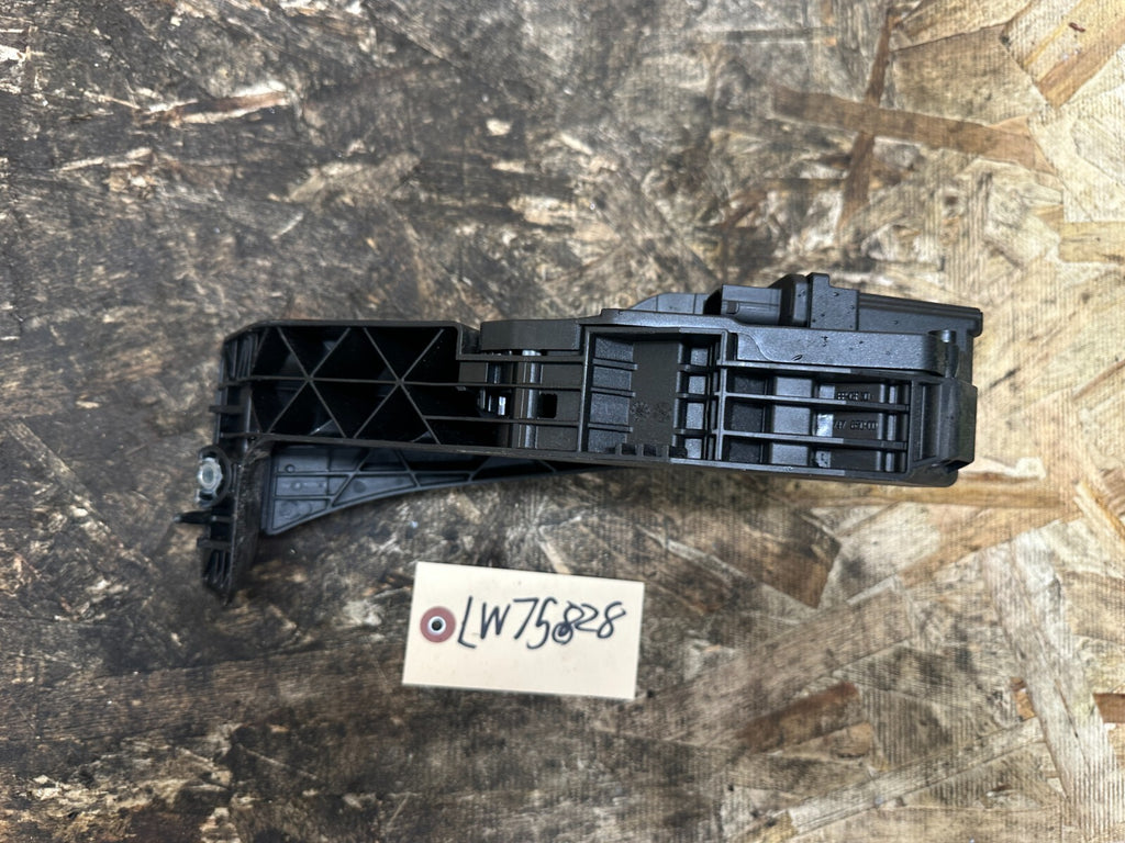 BMW 2012-2019 F30 F32 3 SERIES ACCELERATOR THROTTLE GAS PEDAL OEM 6786588