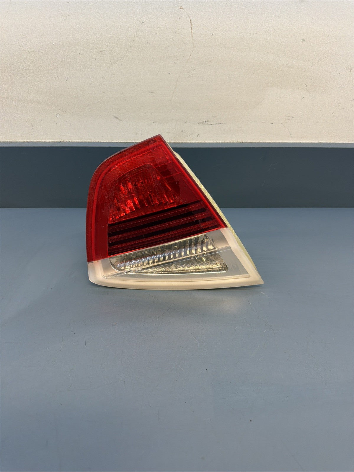 06-08 BMW E90 328i 330i 335i Sedan Driver Right Trunk Inner Tail Light 6937459