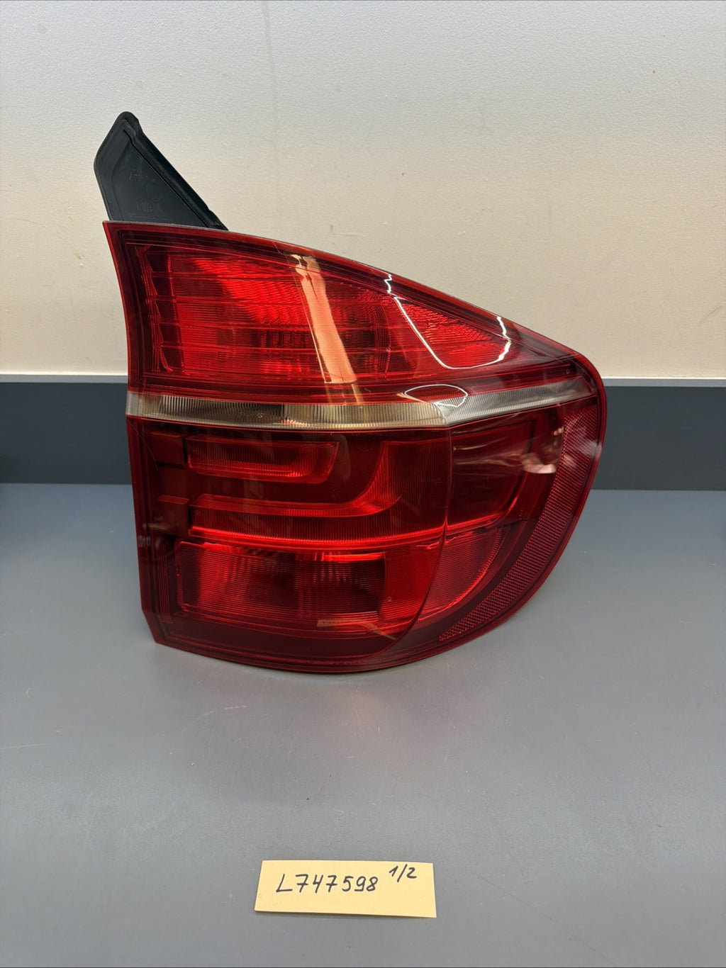 07-13 BMW E70 X5 Right Passenger Side Outer Quarter Taillight Lamp 7227792 OEM