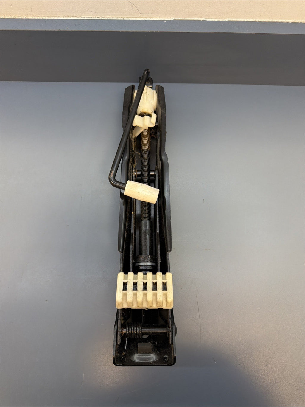 97-03 Bmw 528 530 525 E39 Jack Lifting Emergency Spare Tire Lug Wrench 1096040
