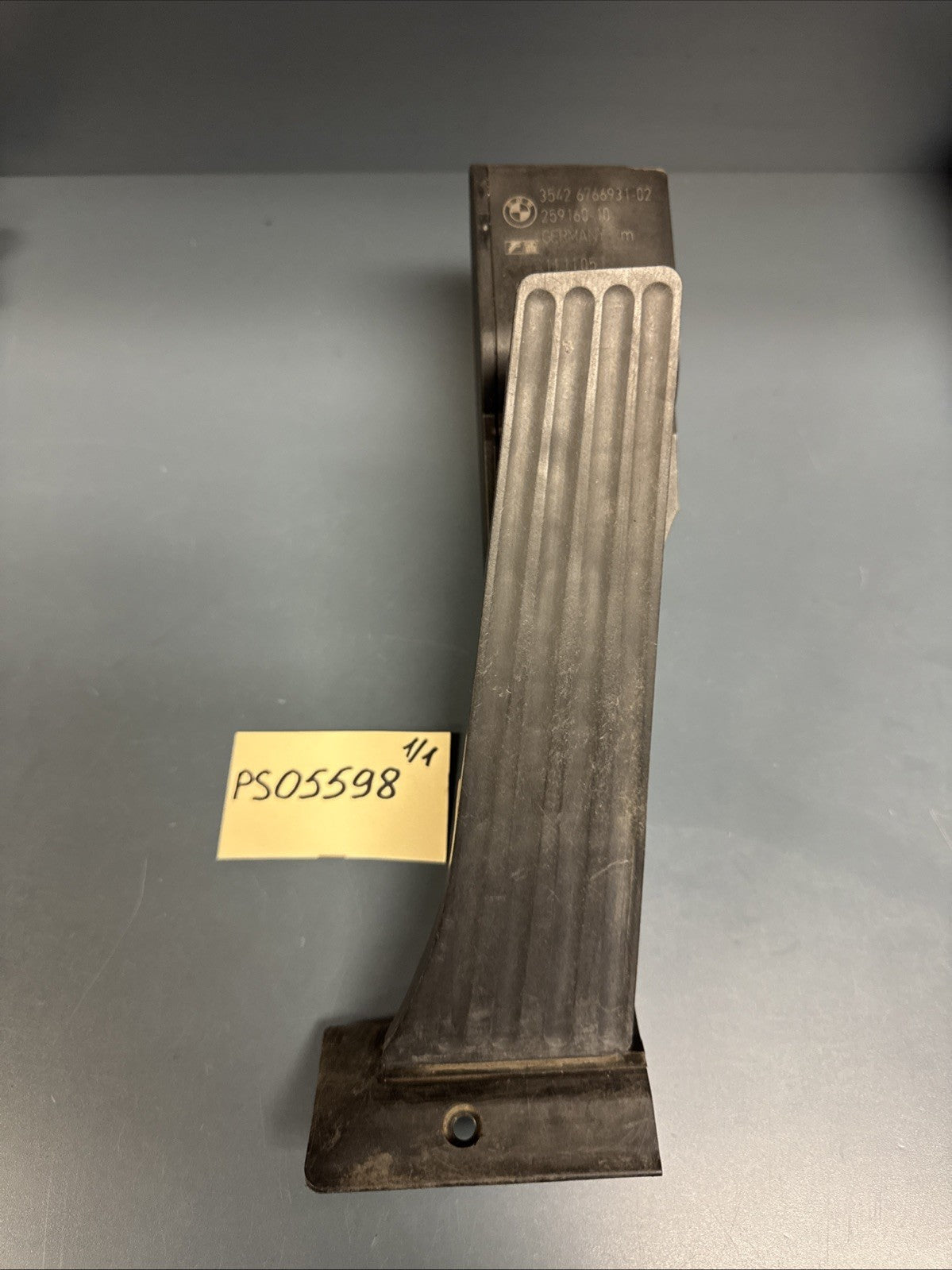 BMW E90 E92 E60 E63 E64 E84 E89 Gas Pedal Accelerator Module Unit 6772646 OEM