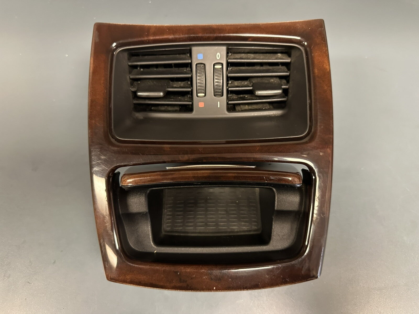 BMW 3 Coupe E92 E93 328i 335i 330d Rear Center console air vents 7129556