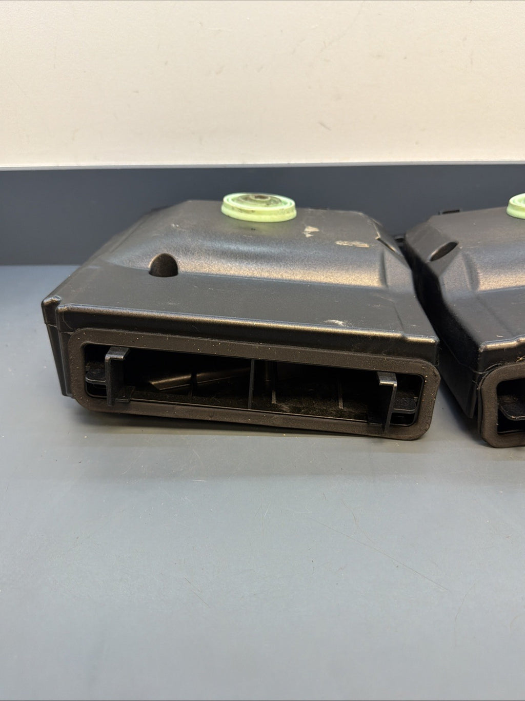 08-13 BMW E92 E90 3 SER FRONT LEFT & RIGHT HI-FI SUBWOOFER SET 9143143 9143144