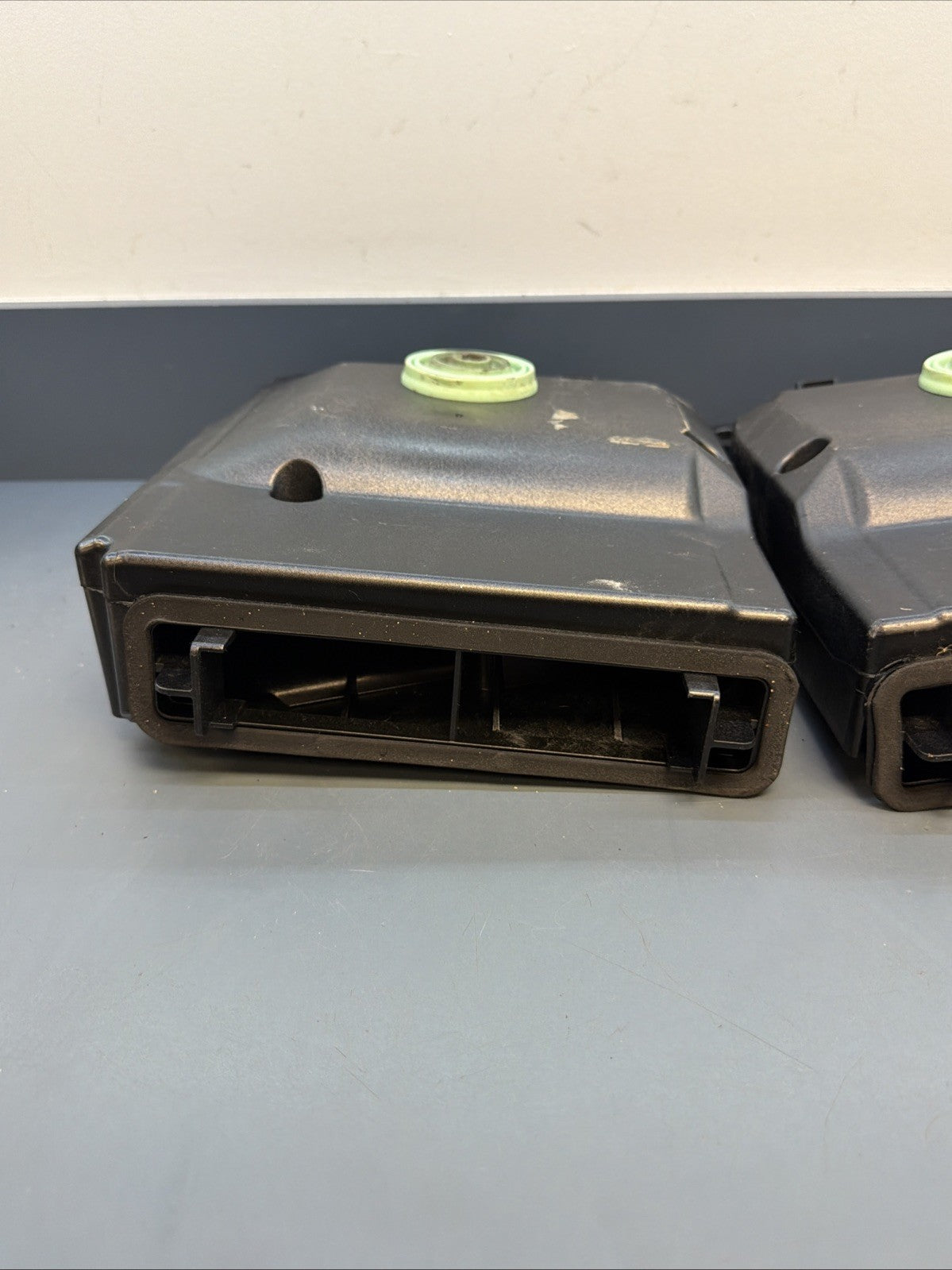 08-13 BMW E92 E90 3 SER FRONT LEFT & RIGHT HI-FI SUBWOOFER SET 9143143 9143144
