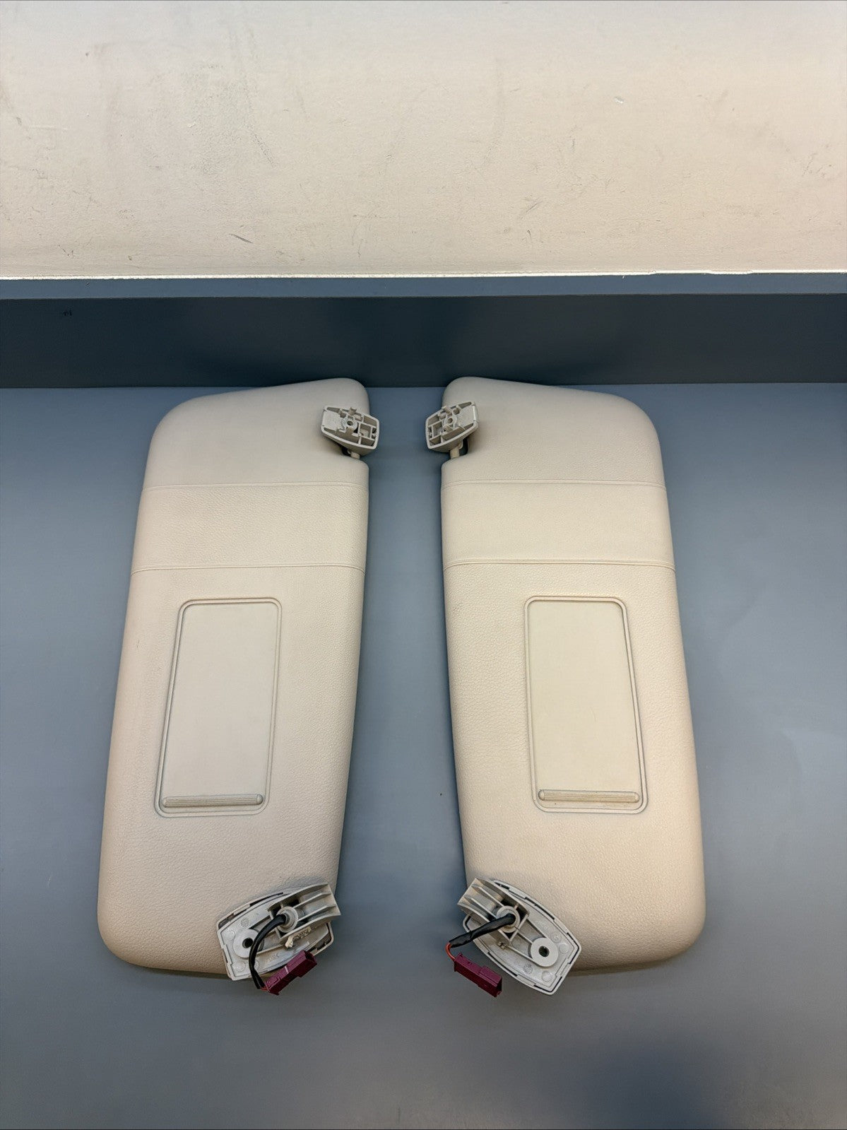 Share BMW E60 E92 E93 Sun Visor Set OEM – Driver & Passenger 6905983