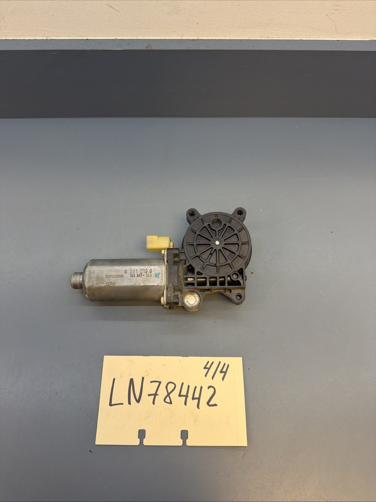 2000-2006 BMW X5 E53 OEM Driver Left Front Window Motor 8381019