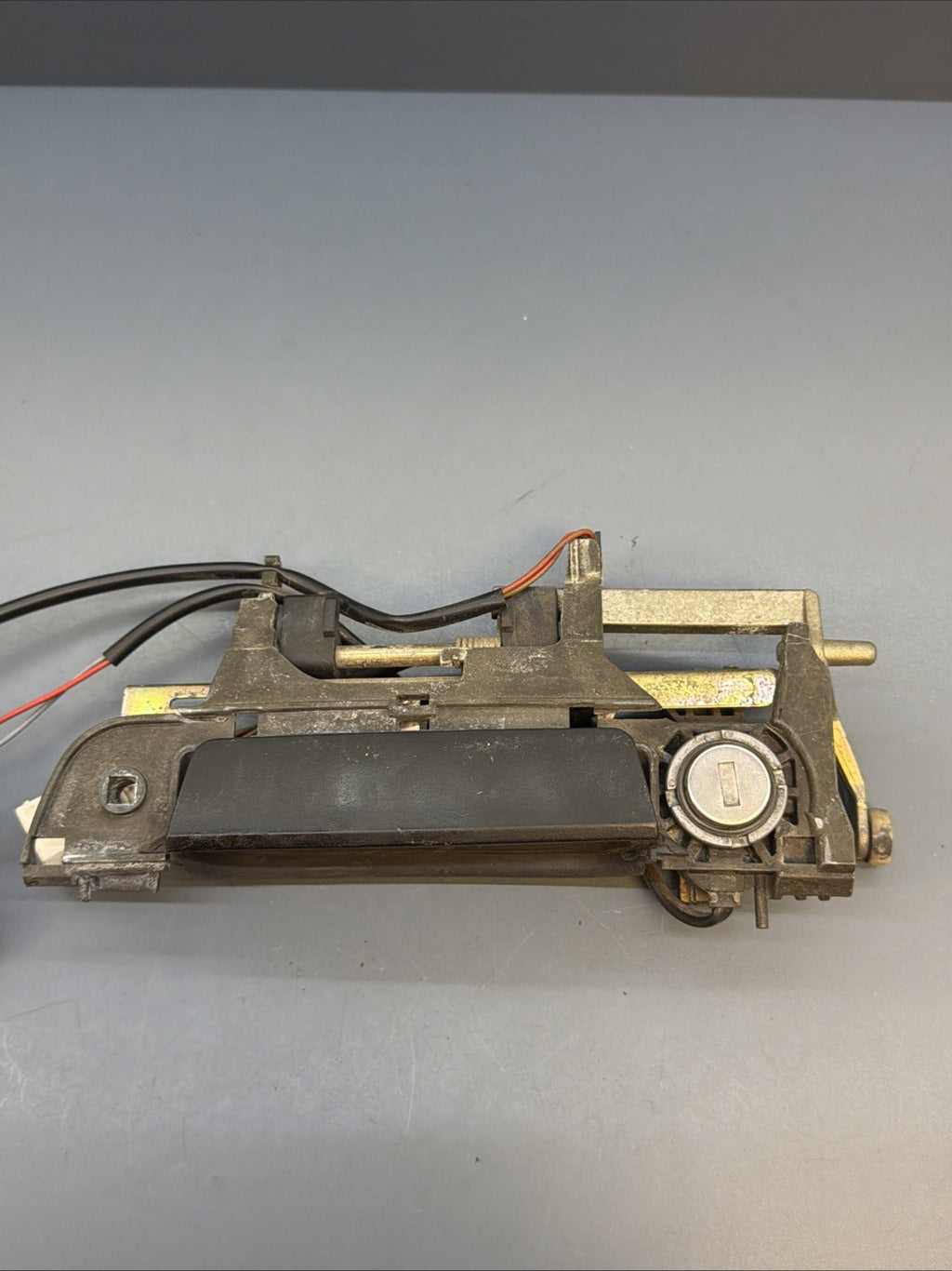OEM BMW E34 530i Rear Right Door Handle Bracket 51211960801 