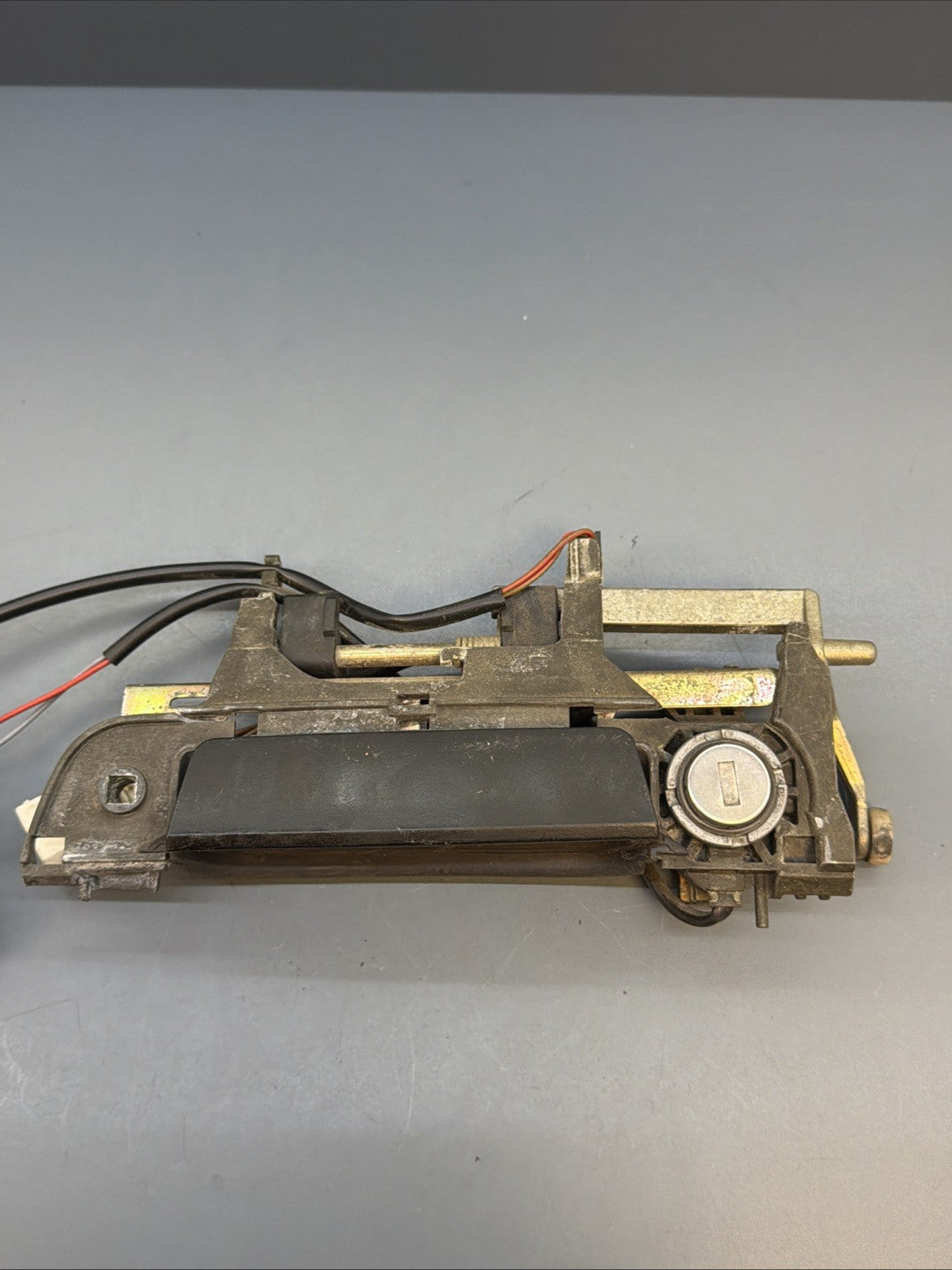 OEM BMW E34 530i Rear Right Door Handle Bracket 51211960801 