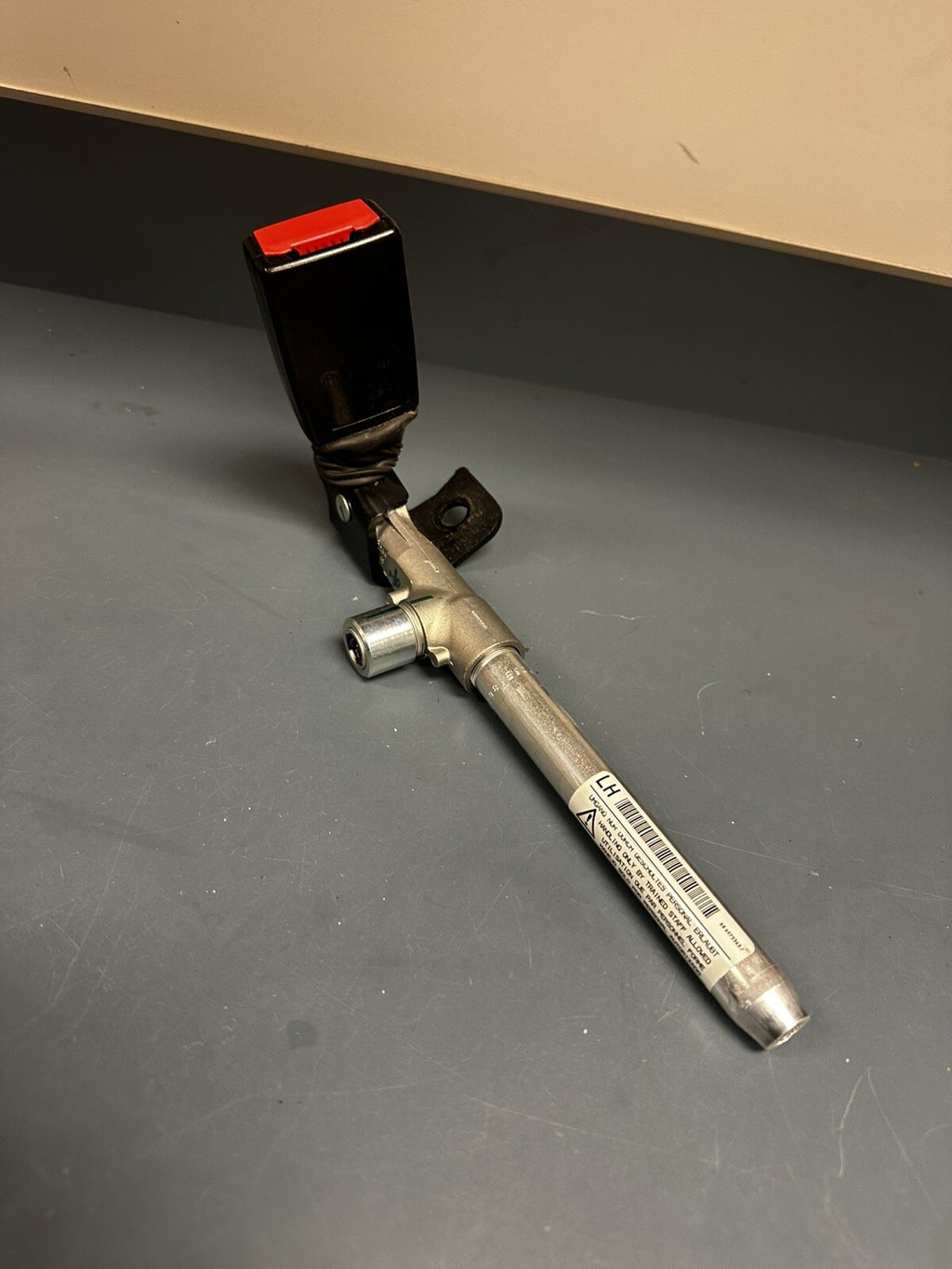 07-11 BMW 328 335 E90 REAR LEFT DRIVER SIDE SEAT BELT BUCKLE LATCH 6975363 OEM