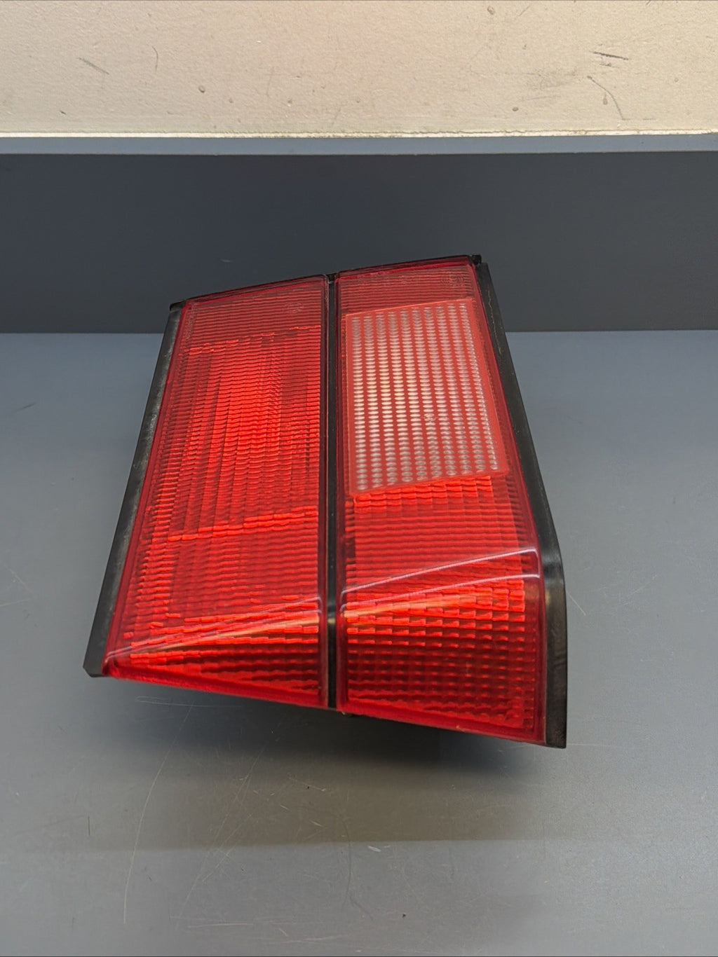 1988-1995 BMW E34 525i 530i 535i 540i Driver Left Inner Tail Light 1389015