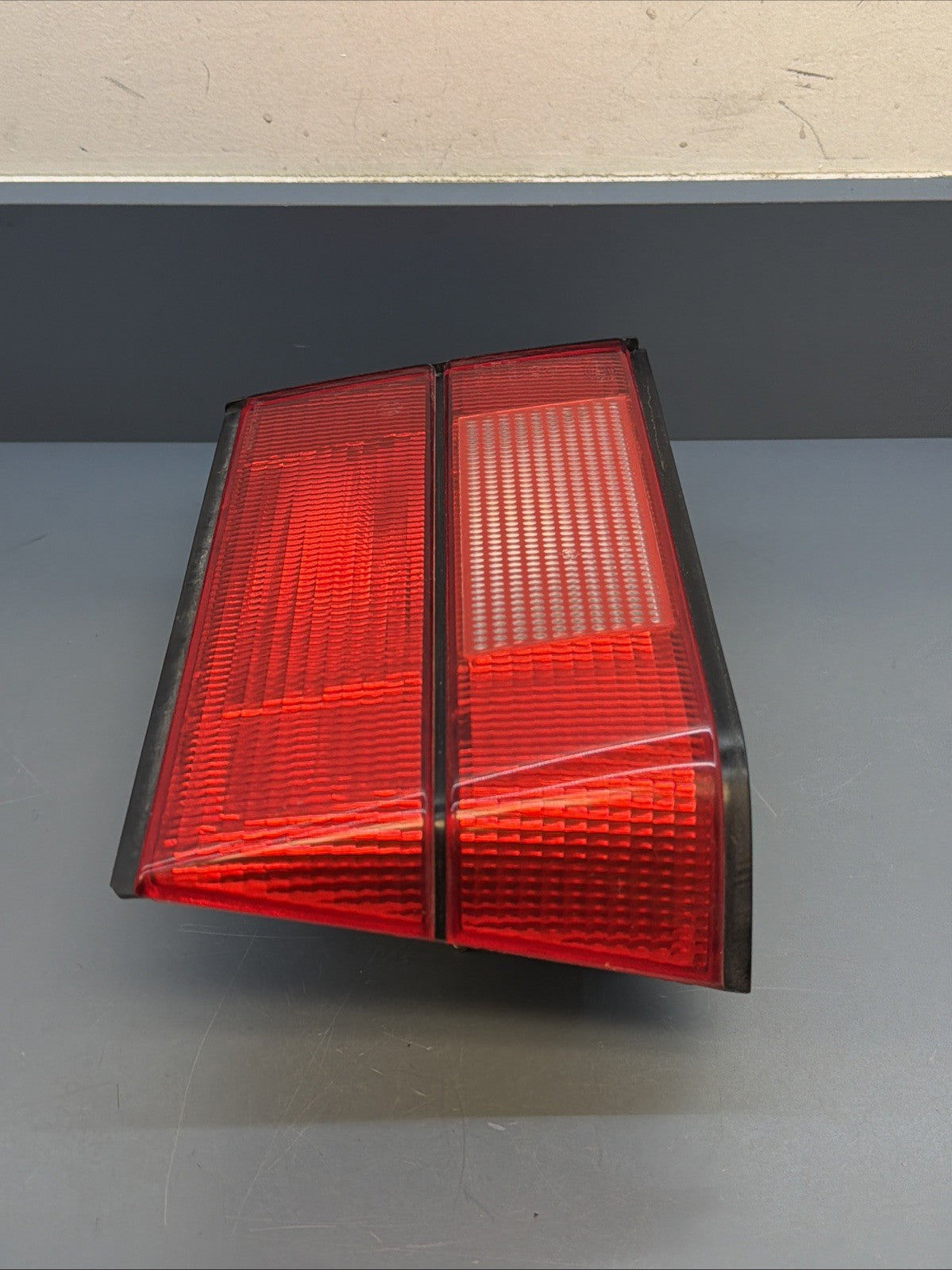 1988-1995 BMW E34 525i 530i 535i 540i Driver Left Inner Tail Light 1389015