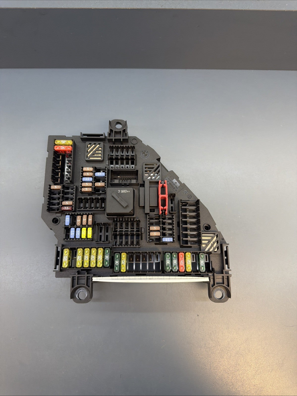 2011-2017 BMW F25 X3 REAR TRUNK POWER JUNCTION FUSE RELAY BOX MODULE OEM 9259581