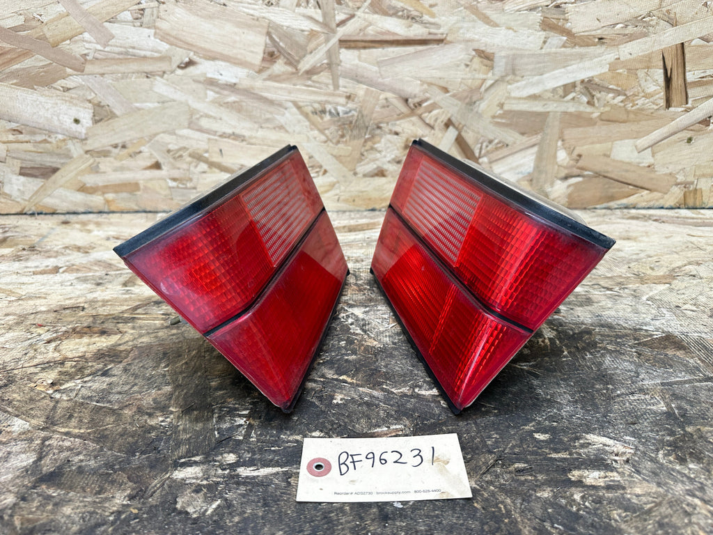 BMW 92-96 E34 5 SERIES SEDAN INNER TAIL LIGHT SET R+L 2PC OEM 1379398+1389015