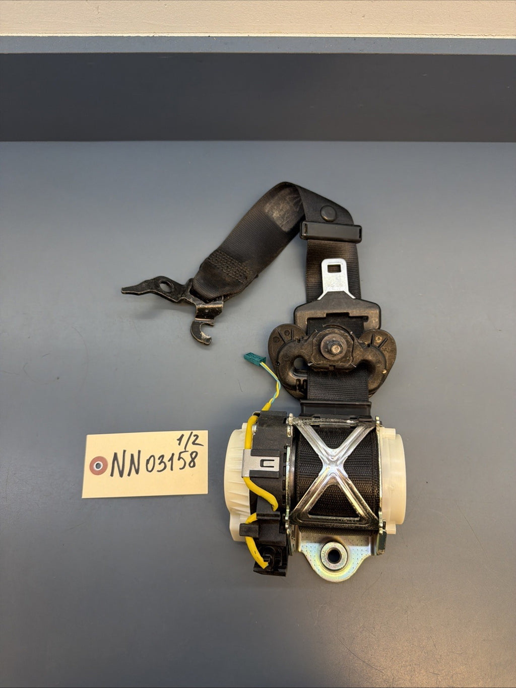 06-13 BMW E90 E92 Front Right Passenger Side Seat Belt Retractor 34072775 BLACK