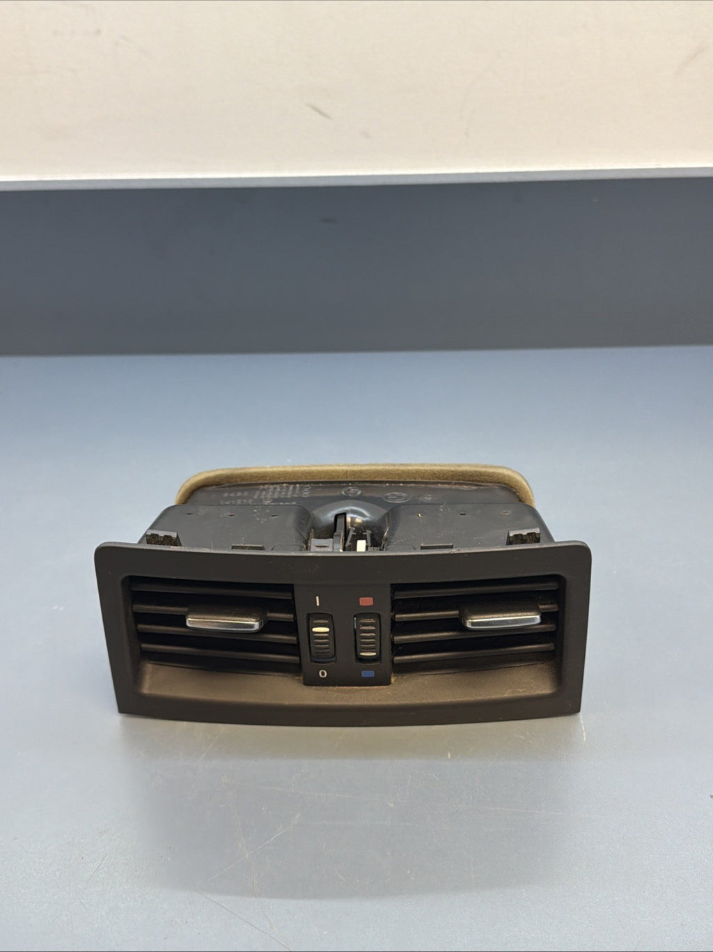 07-12 BMW E90 328i 335i Rear Center Console Air Vent Grille 7129556 OEM