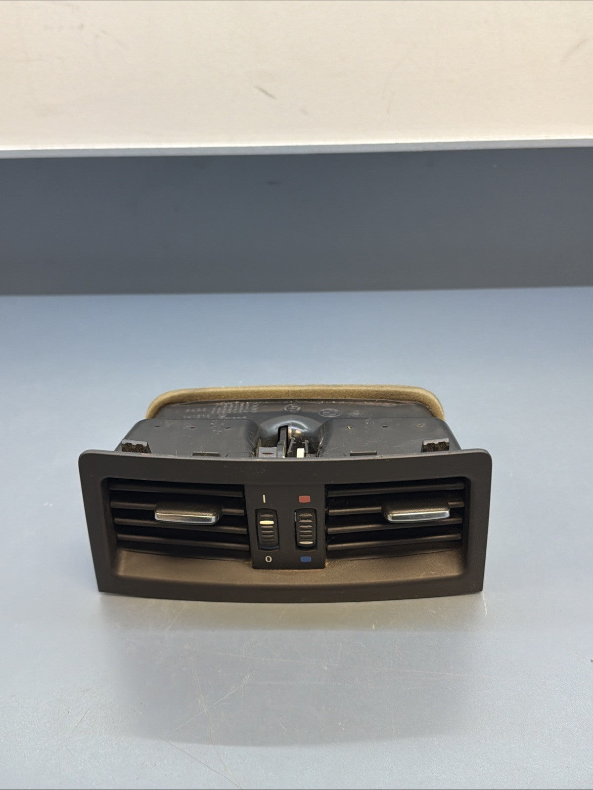 07-12 BMW E90 328i 335i Rear Center Console Air Vent Grille 7129556 OEM