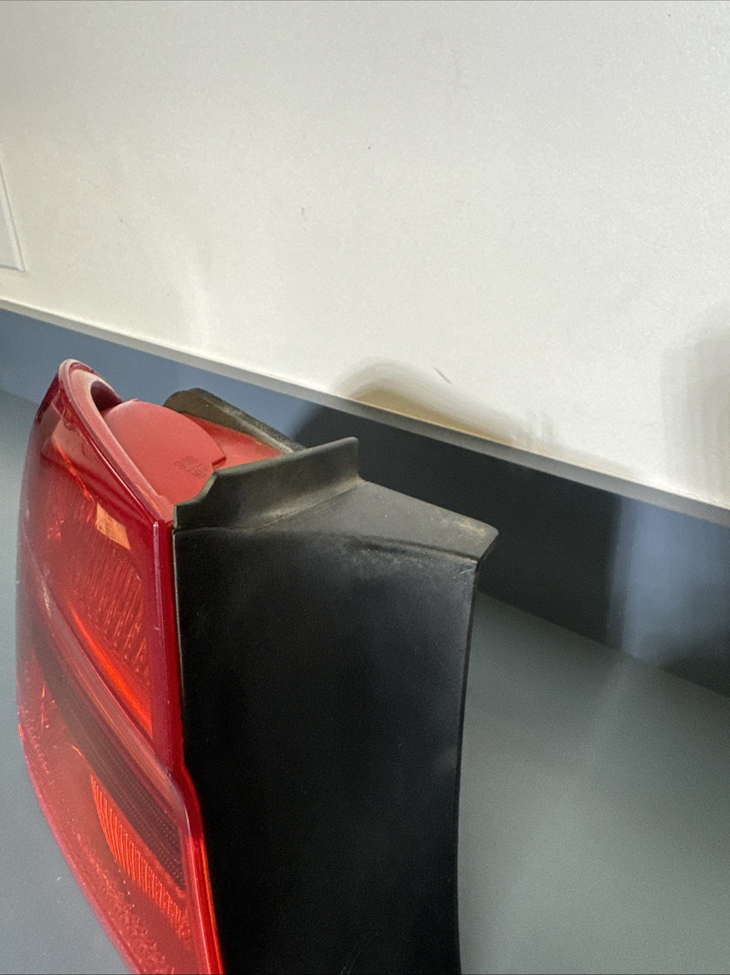 2008 BMW 328 SERIES SEDAN OEM LT DRIVER'S SIDE REAR TAIL LIGHT PRE-LCI 7161955