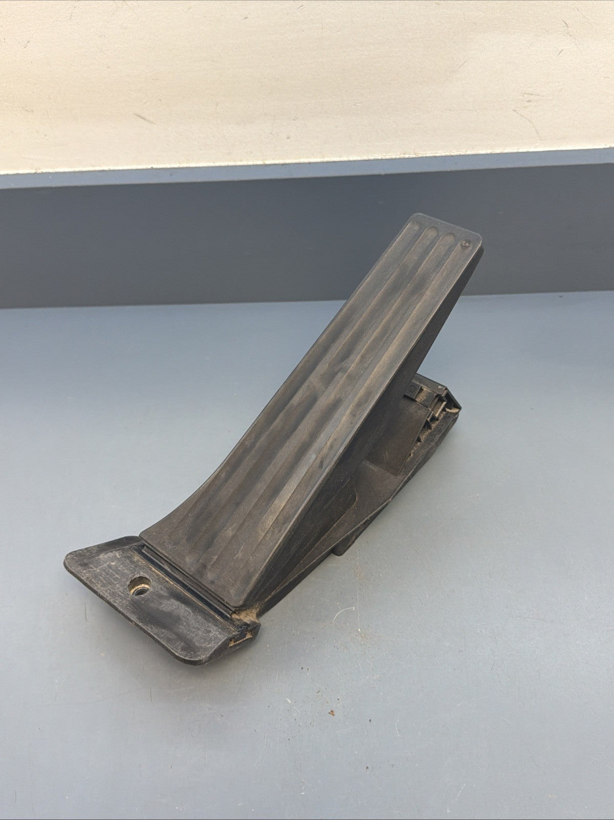BMW E60 E88 E90 E92 F10 F30 F36 ACCELERATOR GAS PEDAL SENSOR OEM 6789998