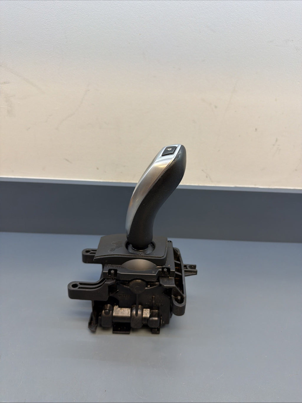 BMW F10 550i 528i 535i 2015 AUTOMATIC GEAR SHIFTER SELECTOR GEARSHIFT 9296904