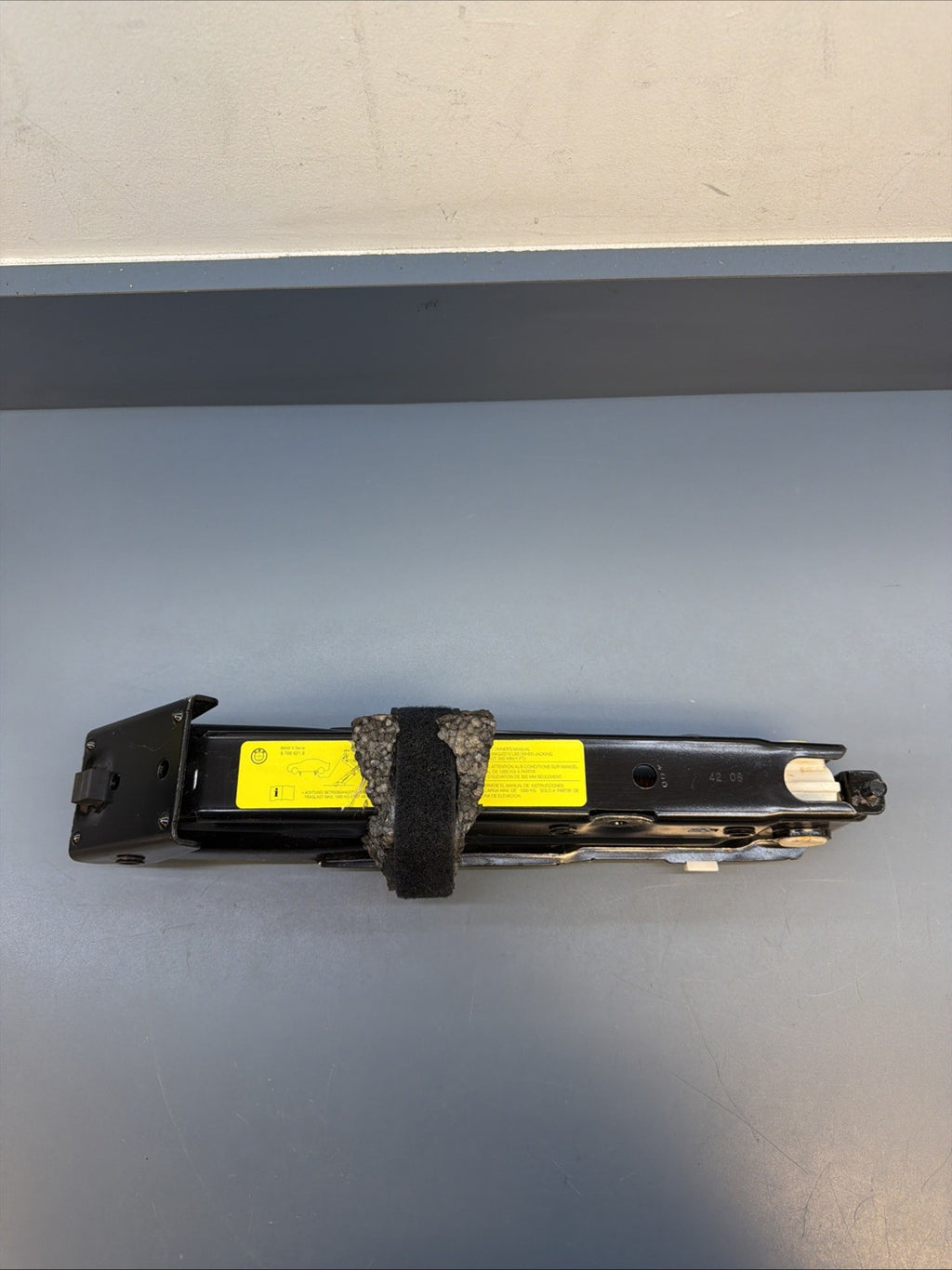 04-10 BMW E60 BMW 550I 525i 530 I 650i SPARE TIRE JACK CAR LIFT OEM 6766621