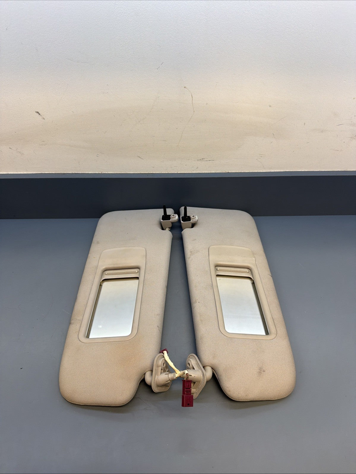 BMW E90 E91 E92 E93 Sun Visor Set Driver & Passenger Gray 6957369 6957370 CLOTH