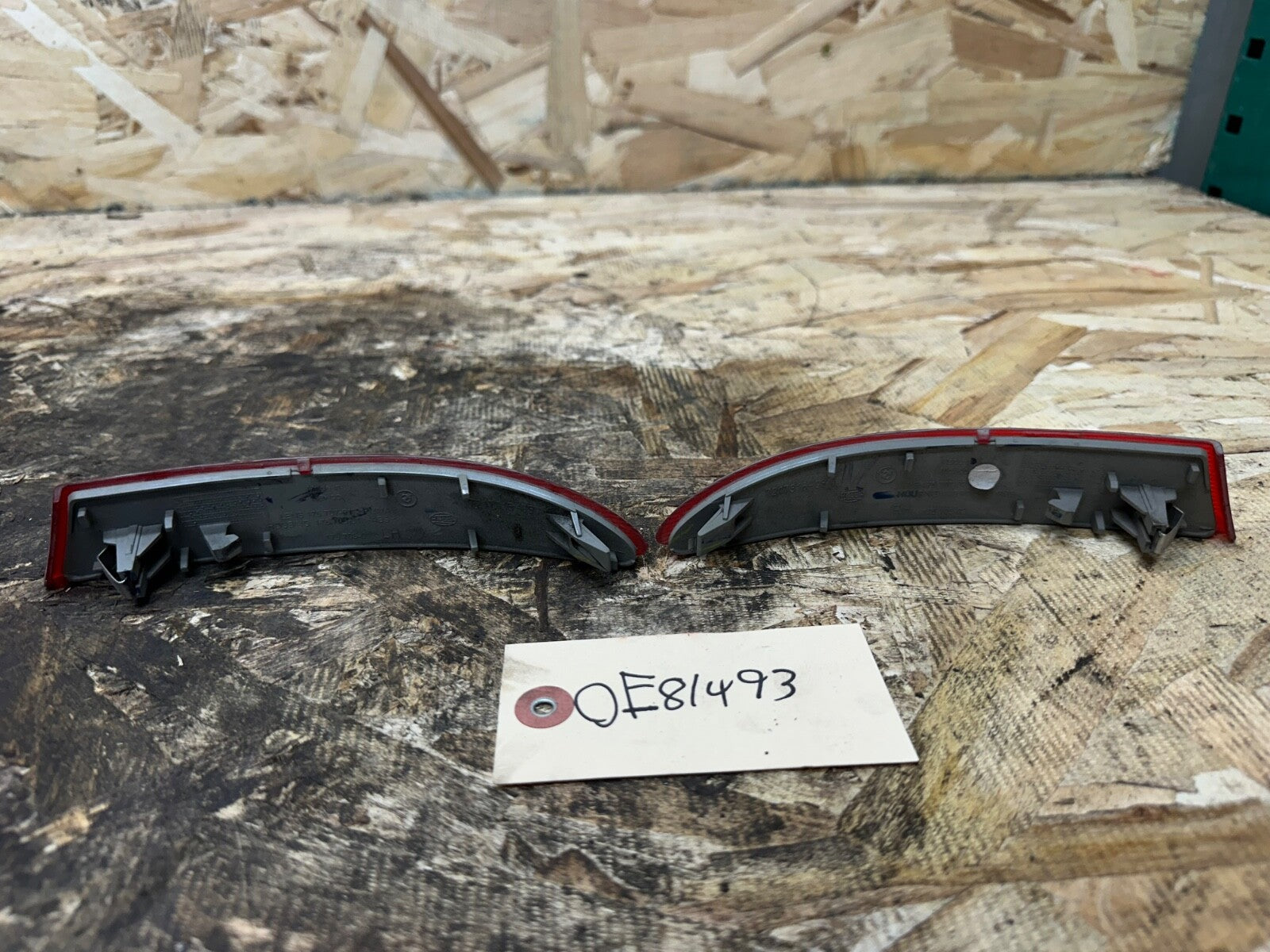 BMW 11-17 F25 X3 REAR BUMPER LEFT AND RIGHT REFLECTOR SET OEM 7217315/7217316