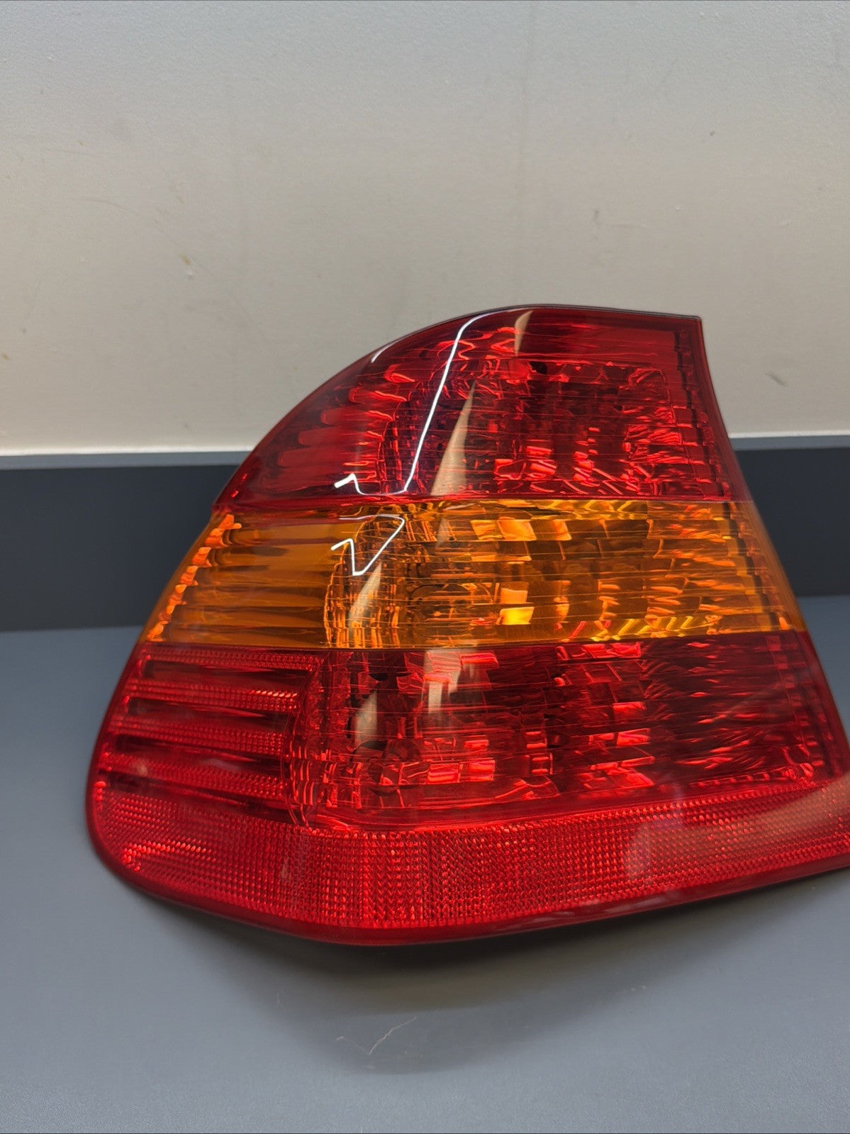 OEM 2002 2003 2004 2005 BMW E46 330i 325i LEFT DRIVER BRAKE TAIL LIGHT 6907933
