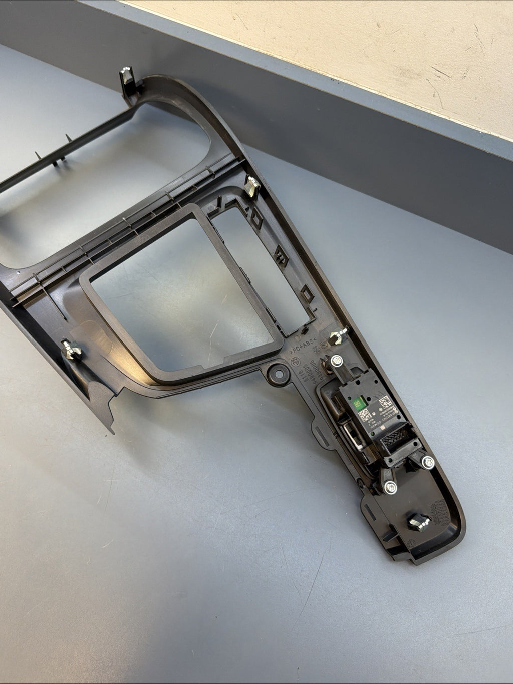 BMW 2018-2022 F39 X2 Center Console Shifter Upper Trim Panel w Switches 9490005