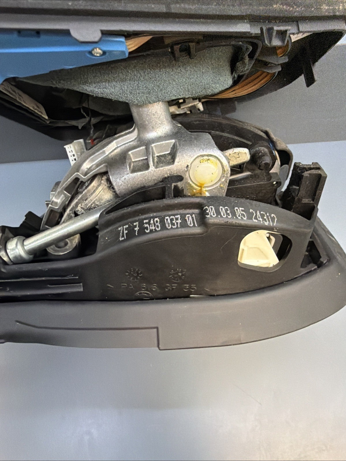 06-11 BMW E90 E91 E92 E93 AUTOMATIC TRANSMISSION GEAR SELECTOR SHIFTER 7548037