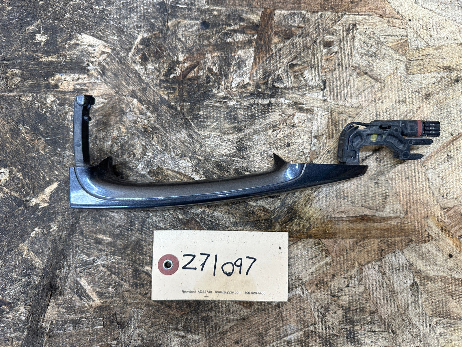BMW 04-13 E90 3 SERIES X5 X6 FRONT DRIVER DOOR HANDEL DARK GRAY OEM 7166521